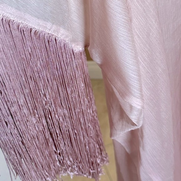 x REVOLVE Callie Caftan in Mauve Ombre by Michael Costello
Size: Small-WORN ONCE - Picture 5 of 8